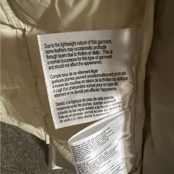 MICHAEL KORS Packable Puffer Jacket Size
Medium (8-10) NWT - Picture 6 of 15